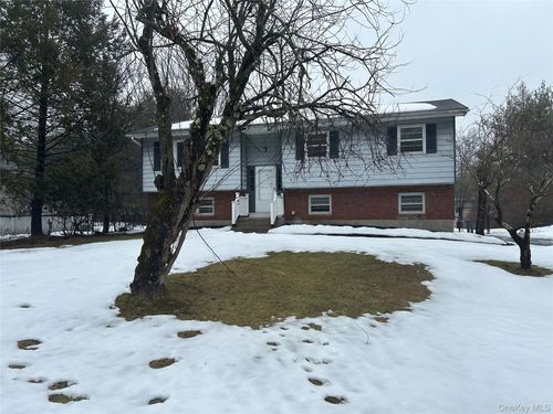 104 Sutton Park Rd, Poughkeepsie, NY, 12603-5645 | Card Image