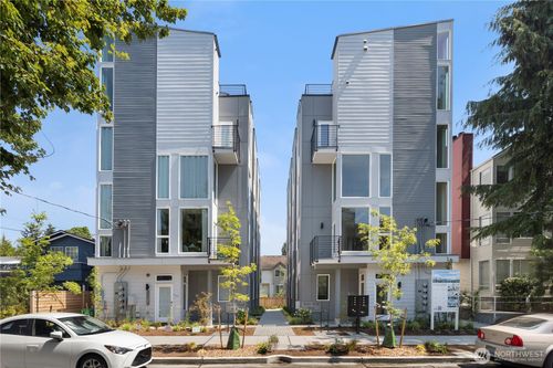 9518 Interlake Ave N, Seattle, WA, 98103-3324 | Card Image