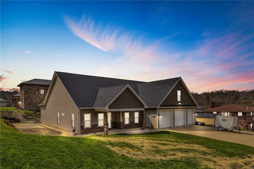 10 Walker St, Carnegie, PA, 15106-3737 | Card Image