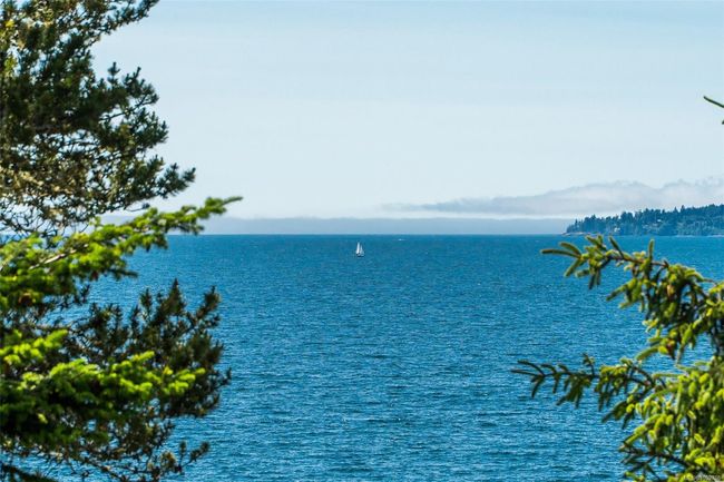 1050 Roxview Crt, House other with 4 bedrooms, 6 bathrooms and 3 parking in Sooke BC | Image 32