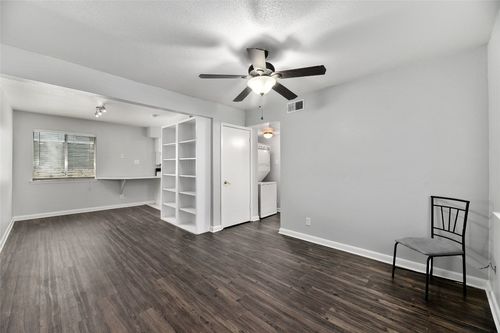 apt-113-2408 Longview St, Austin, TX, 78705-4223 | Card Image