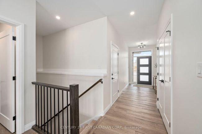 6 - 32 Postma Cres, House attached with 2 bedrooms, 2 bathrooms and 2 parking in Ailsa Craig ON | Image 4