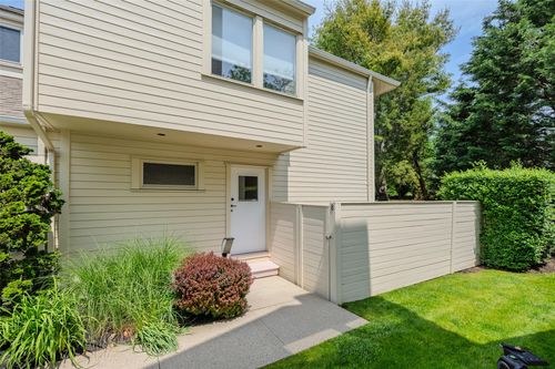 8-10 Head Of Pond Rd, Water Mill, NY, 11976-2452 | Card Image