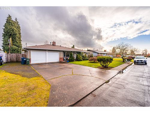 421 Woodlane Dr, Springfield, OR, 97477-2212 | Card Image