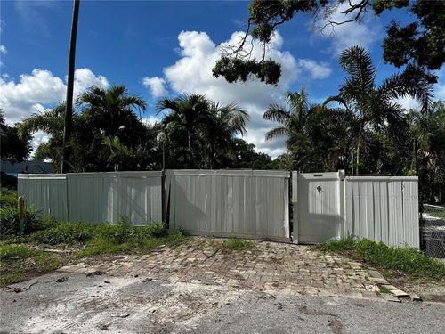 715 Smith St, CLEARWATER, FL, 33756-1143 | Card Image
