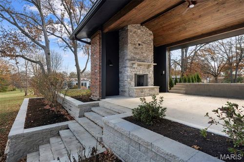 1534 Woodgate Dr, Frontenac, MO, 63131-4725 | Card Image