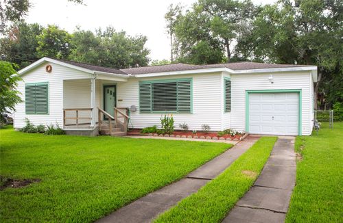 6718 E Bayou Dr, Hitchcock, TX, 77563-3532 | Card Image