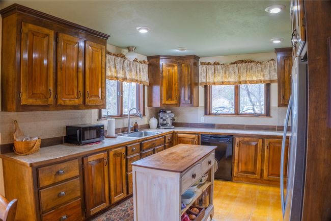 3233 Water Wheel Ln, House other with 3 bedrooms, 3 bathrooms and null parking in Victor MT | Image 18