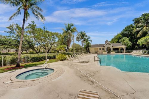 7858-7858 Dixie Beach Cir, Tamarac, FL, 33321-8891 | Card Image