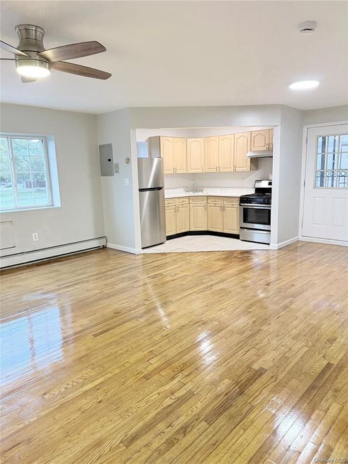 2fl-89 S Conduit Ave, Howard Beach, NY, 11414-1611 | Card Image