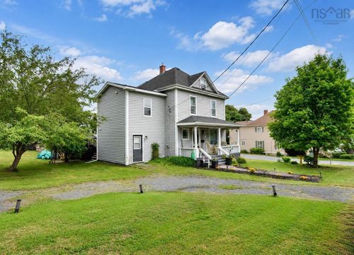 131 Maple Ave, House with 4 bedrooms, 4 bathrooms and null parking in New Glasgow NS | Card Image