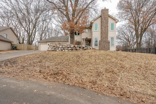 4809 Four Seasons Dr, Eagan, MN, 55122-3325 | Card Image