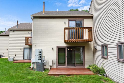 1571 Streamwood Ct, Rochester Hills, MI, 48309-3397 | Card Image
