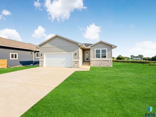 1912 E 71st St N Street N, Sioux Falls, SD, 57104 | Card Image