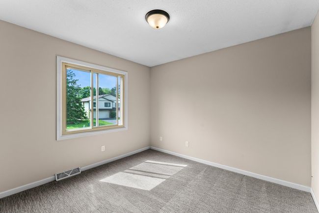 4252 Thornhill Ln, Townhouse with 3 bedrooms, 2 bathrooms and null parking in Vadnais Heights MN | Image 41