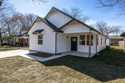 2231 Denison St, Denton, TX, 76201-1828 | Card Image