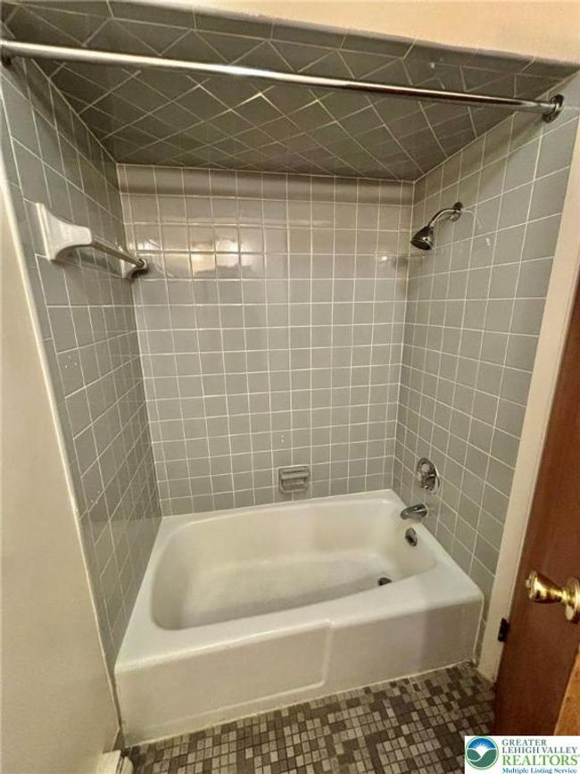 16 - 20 W Main St, Condo with 1 bedrooms, 1 bathrooms and null parking in Pen Argyl PA | Image 8