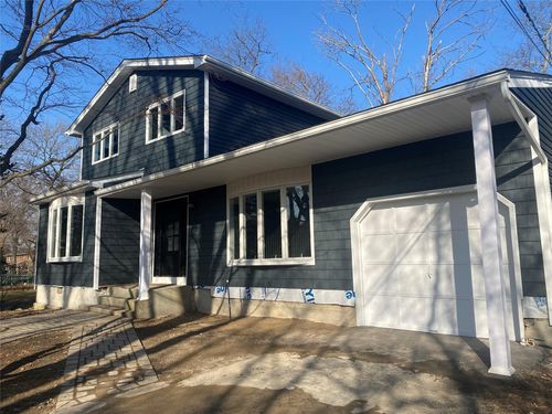 95 Muncie Rd, Babylon, NY, 11704-8223 | Card Image
