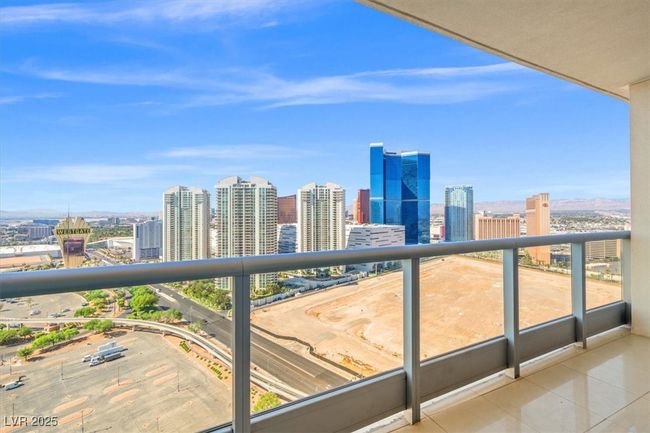 UNIT-3005 - 222 Karen Ave, Home with 1 bedrooms, 2 bathrooms and 1 parking in Las Vegas NV | Image 29