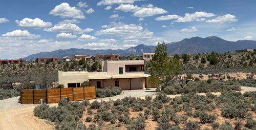 70 Camino De Los Arroyos, Ranchos De Taos, NM, 87557-8751 | Card Image