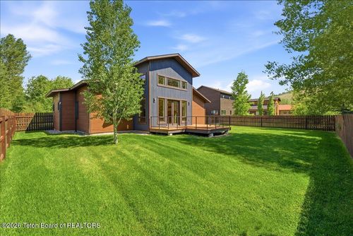 3052 Whitehouse Dr, Jackson, WY, 83001-8336 | Card Image