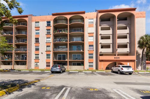 apt-105-5201 Nw 7th St, Miami, FL, 33126-3310 | Card Image