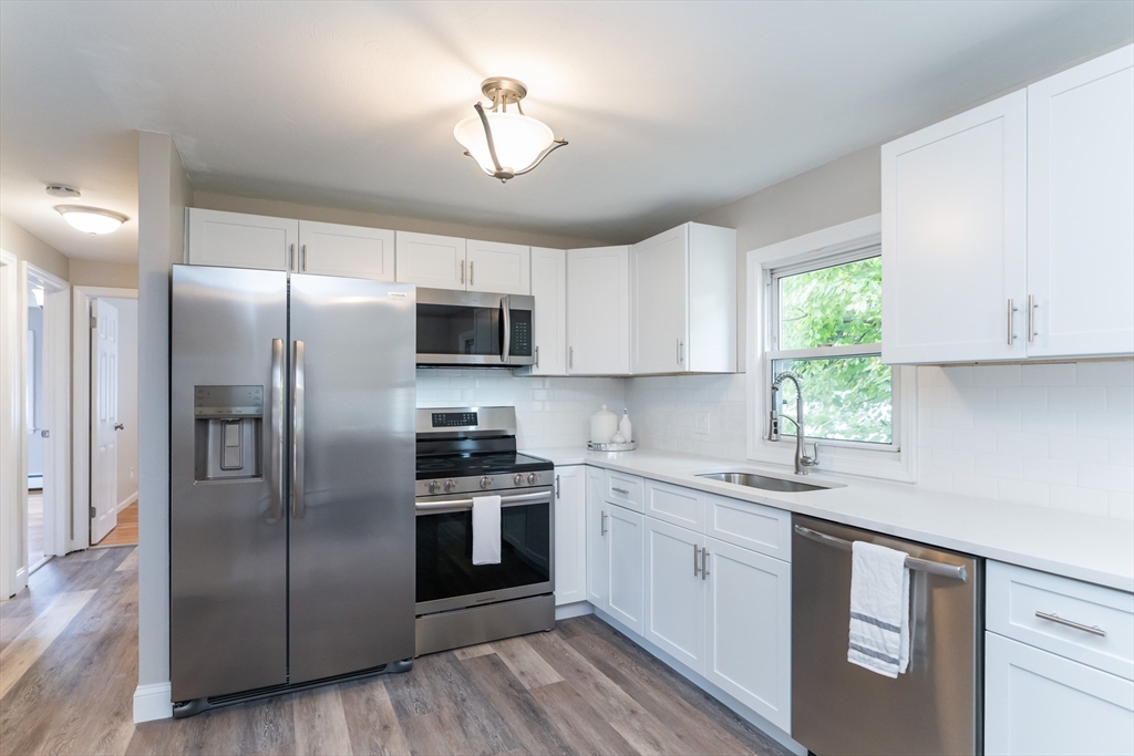 Leo Dr, Chicopee, MA 01020