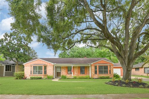 302 Bayou View Dr, El Lago, TX, 77586-6104 | Card Image