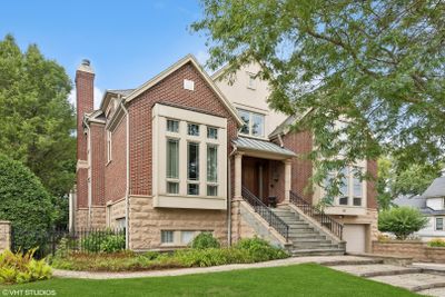 3 - 122 S Evergreen Avenue, Condo with 2 bedrooms, 2 bathrooms and 1 parking in Arlington Heights IL | Image 2