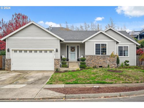 312 Division St, Silverton, OR, 97381-8705 | Card Image