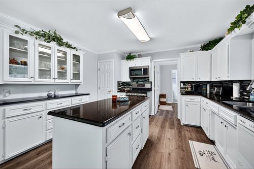 230 Center St, Whitesboro, TX, 76273-1704 | Card Image