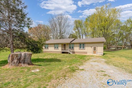 102 11th St W, Grant, AL, 35747-7398 | Card Image