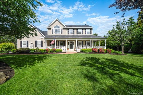 19 Sweetgum Ln, Miller Place, NY, 11764-3001 | Card Image