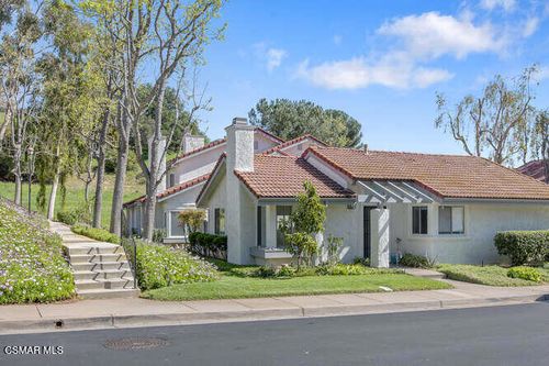 950 Quarterhorse Ln, Oak Park, CA, 91377-3968 | Card Image