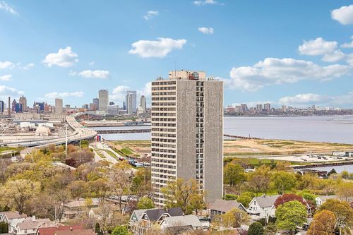 14b-2525 S Shore Drive, Milwaukee, WI, 53207 | Card Image