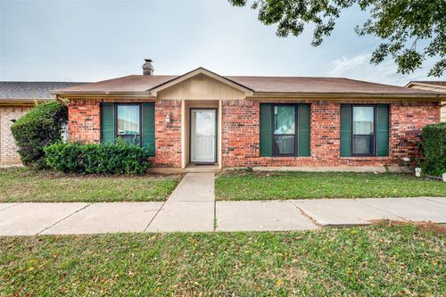 82 E Mountain Creek Dr, Grand Prairie, TX, 75052-5990 | Card Image