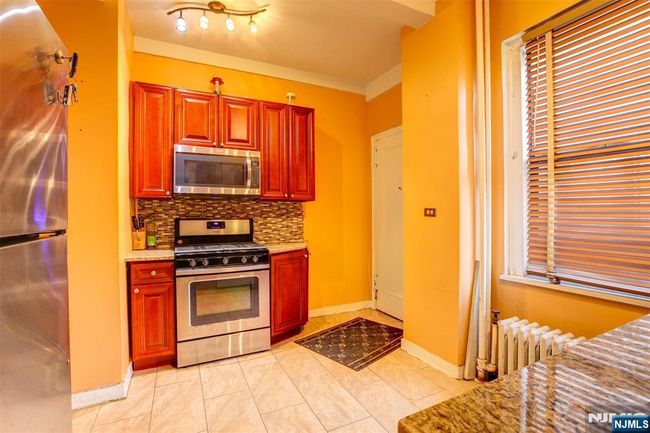 363-37 Mount Prospect, Condo with 3 bedrooms, 2 bathrooms and null parking in Newark NJ | Image 11