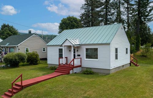 35 Southard St, St. Johnsbury, VT, 05819-1147 | Card Image