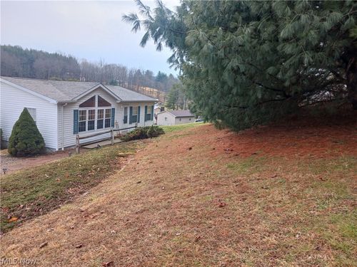 111 Everson Rd, Belpre, OH, 45714-9355 | Card Image