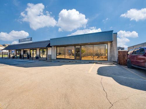 1018 W Main St, Arlington, TX, 76013-1869 | Card Image