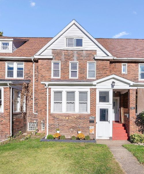 1063 Priestley Ave, Erie, PA, 16511-2809 | Card Image