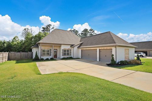 123 Freeland Ln, Clinton, MS, 39056-6145 | Card Image