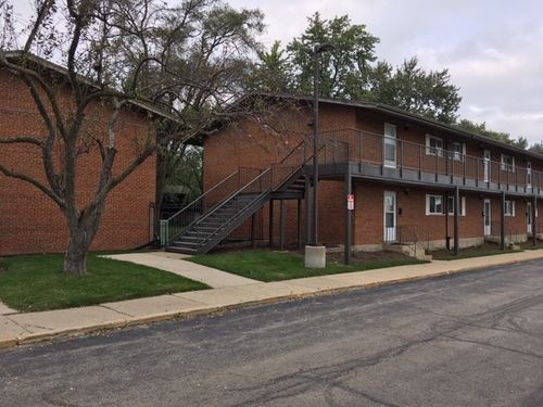 1a-1900 W Knightsbridge Dr, Mount Prospect, IL, 60056-4811 | Card Image