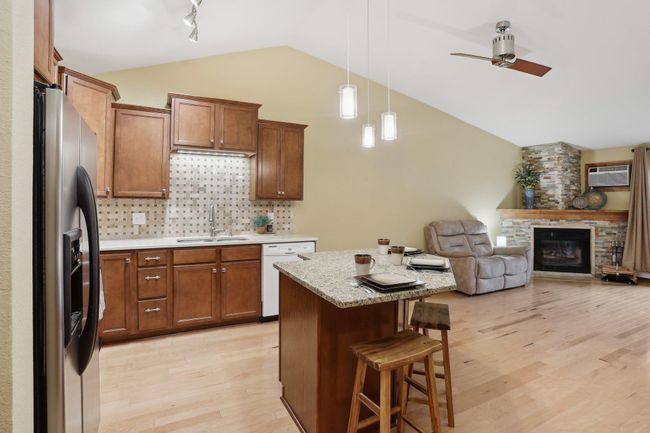8-web-or-mls-Plymouth Blvd 318-008.jpg | Image 10