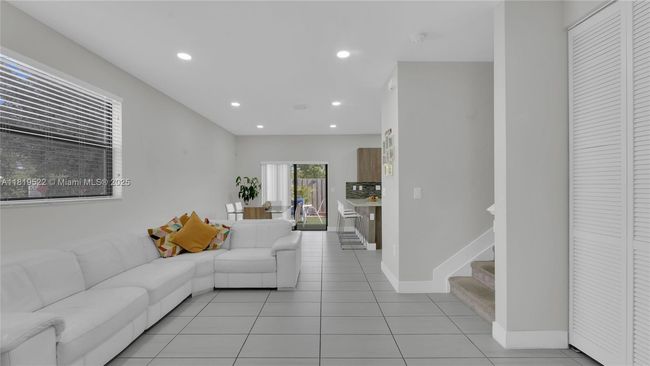 10380 Nw 88 Th Ter, Townhouse with 4 bedrooms, 3 bathrooms and null parking in Doral FL | Image 8