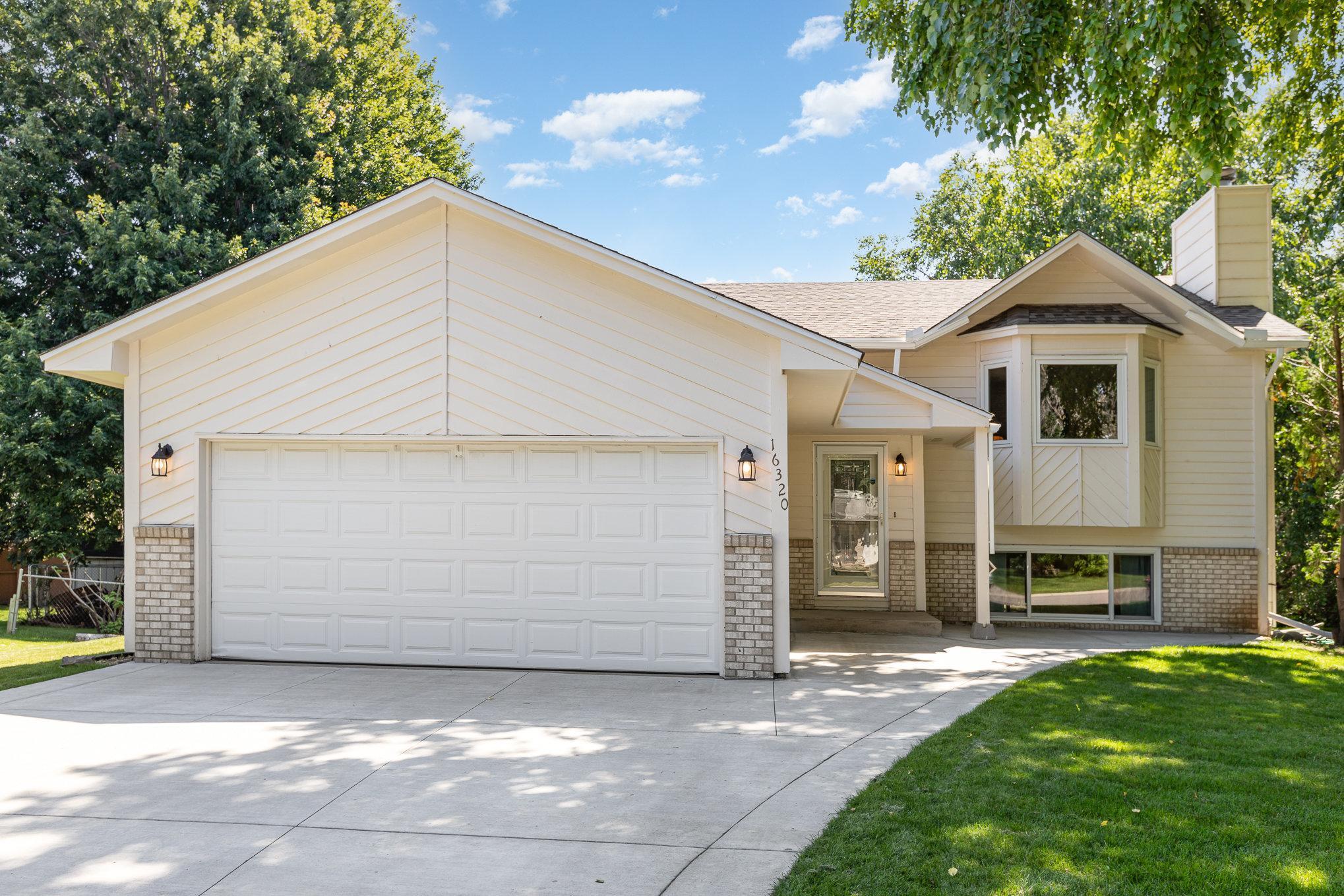 Glen Oaks Rd, Lakeville, MN 55044