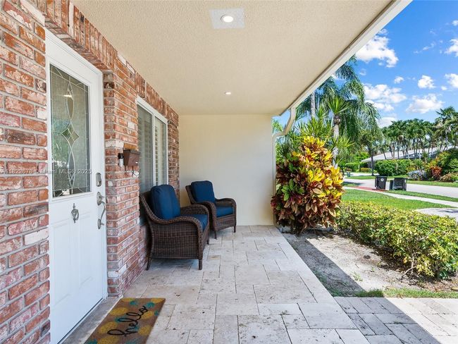 2721 Ne 45 Th St, House other with 2 bedrooms, 2 bathrooms and null parking in Lighthouse Point FL | Image 5