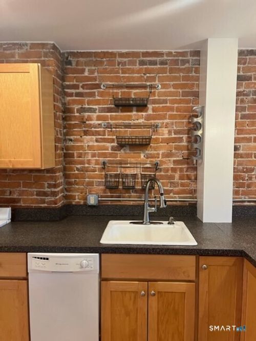 fl3-3 Columbia St, Hartford, CT, 06106-1313 | Card Image
