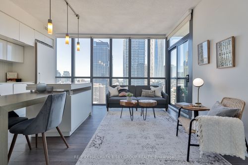 2904-110 Charles St E, Toronto, ON, M4Y1T5 | Card Image