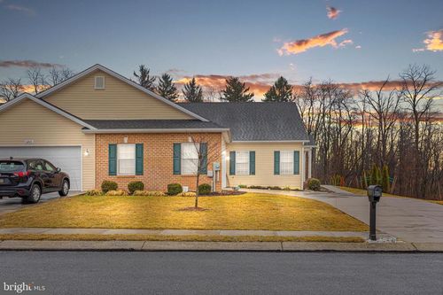 3243 Portrait Way, CHAMBERSBURG, PA, 17202-8124 | Card Image